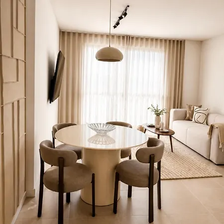 Jardines At 24 Apartment *